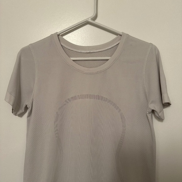 Lululemon Swiftly Tech Short Sleeve (Breeze) *Relaxed Fit in White / Whi… - Picture 5 of 7